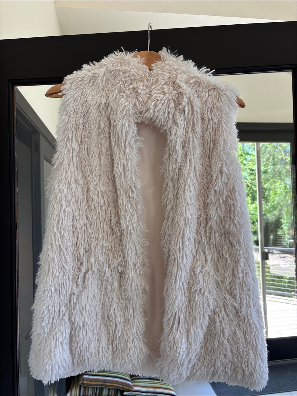 Betsey Johnson Plush Faux Fur Vest in Light Cream Size Small